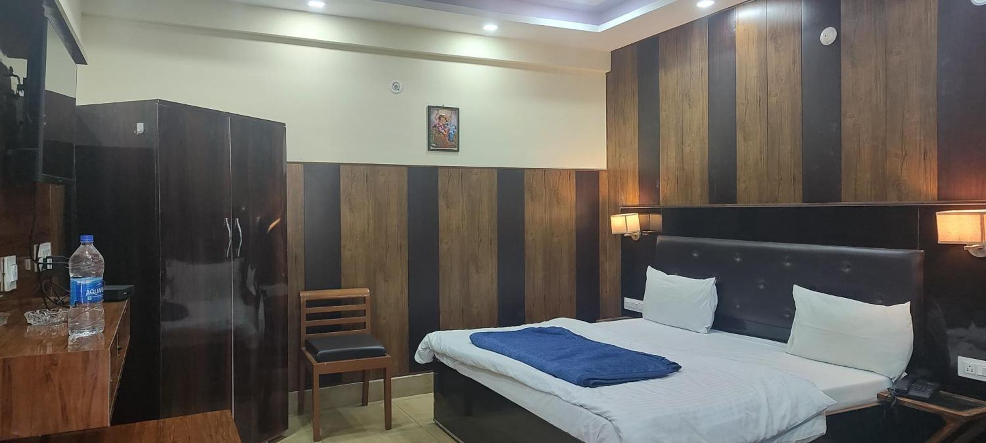 Arya Mansion Hotel Lansdowne Kamer foto