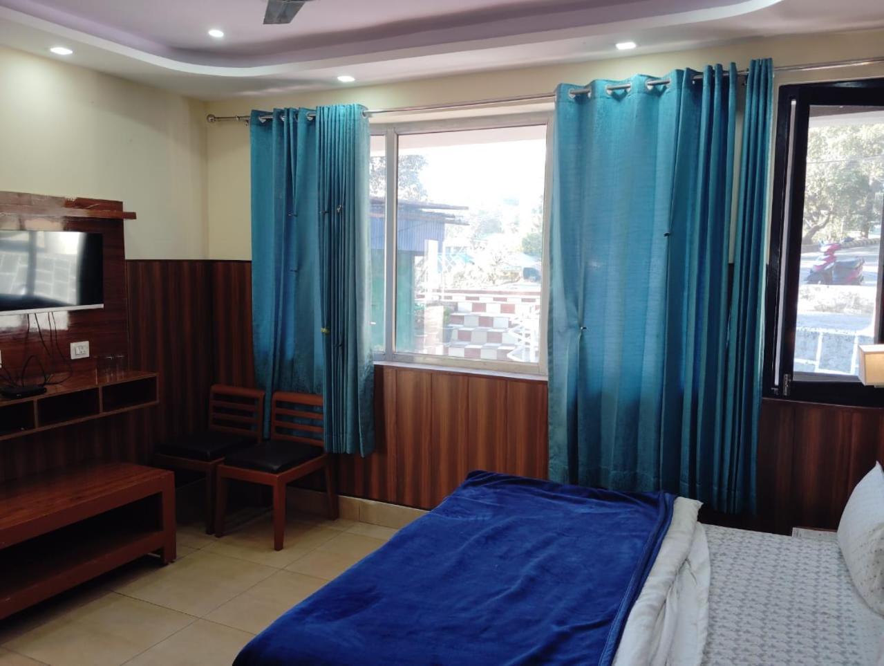 Arya Mansion Hotel Lansdowne Buitenkant foto